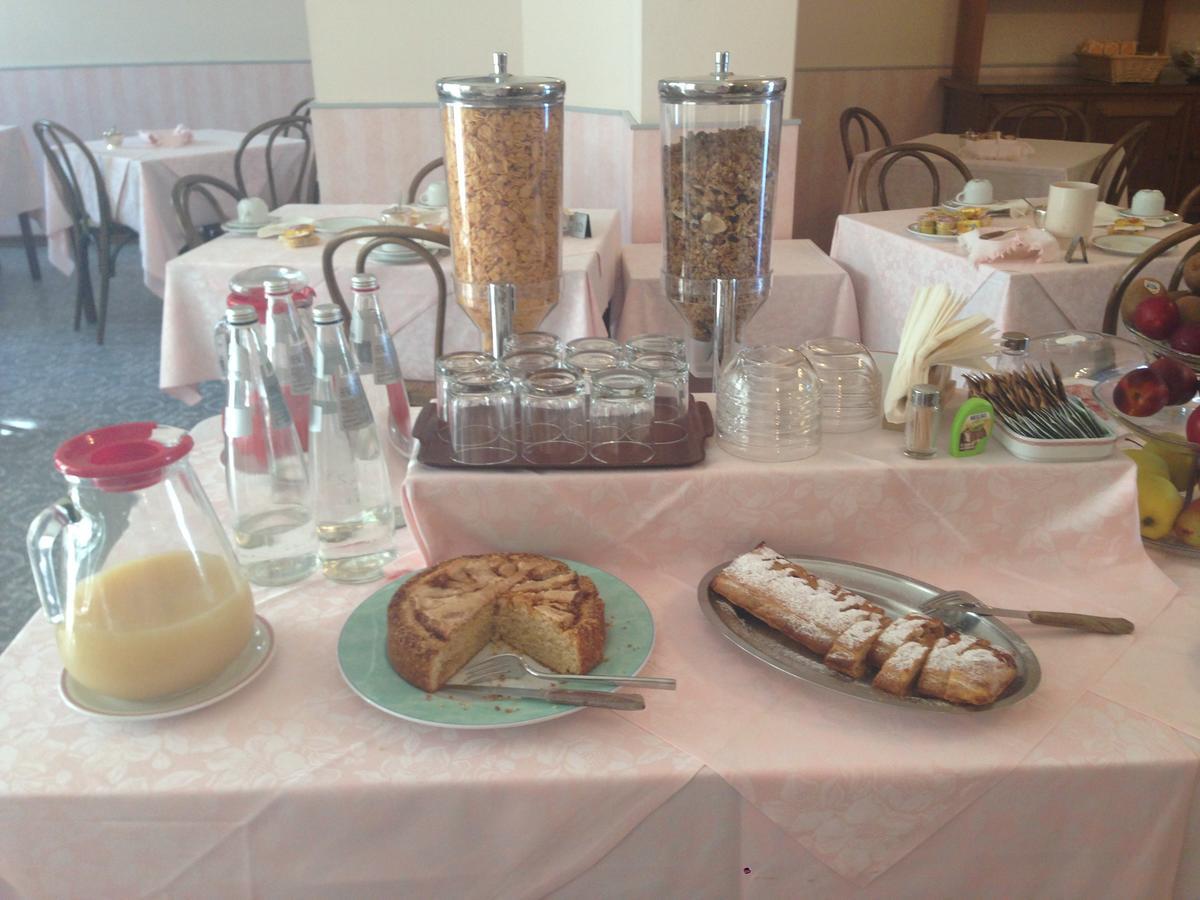 Hotel Valdinievole Lido di Camaiore Esterno foto