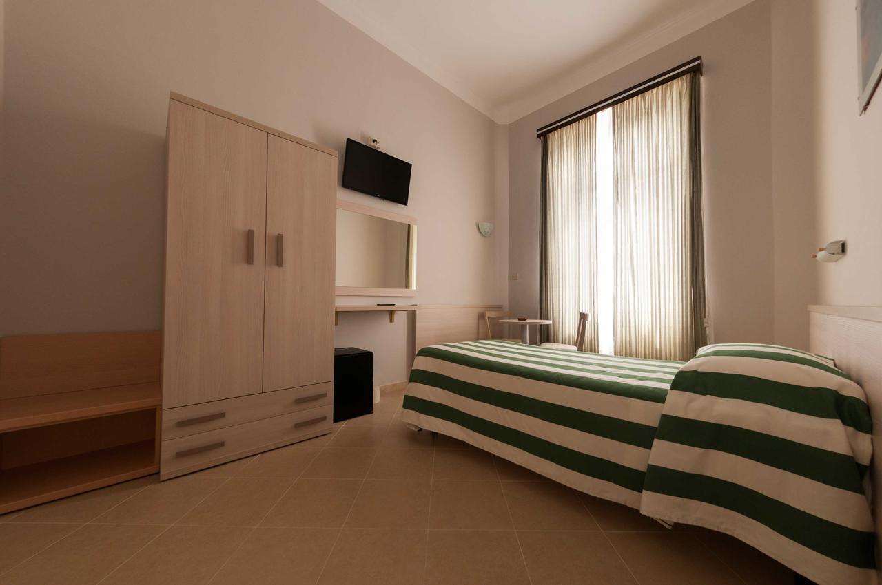 Hotel Valdinievole Lido di Camaiore Esterno foto