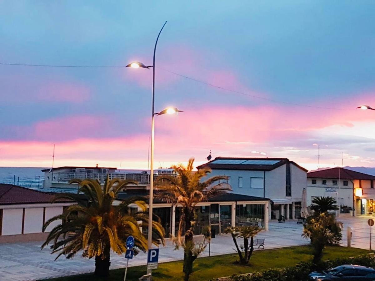 Hotel Valdinievole Lido di Camaiore Esterno foto