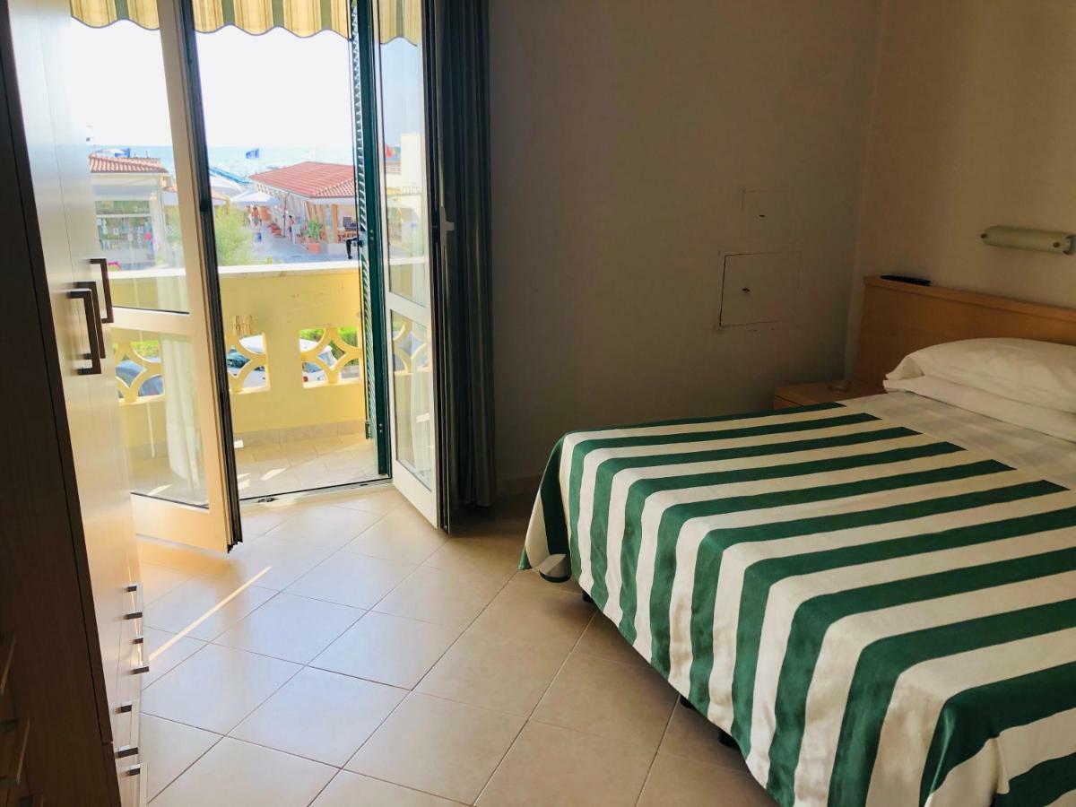 Hotel Valdinievole Lido di Camaiore Esterno foto